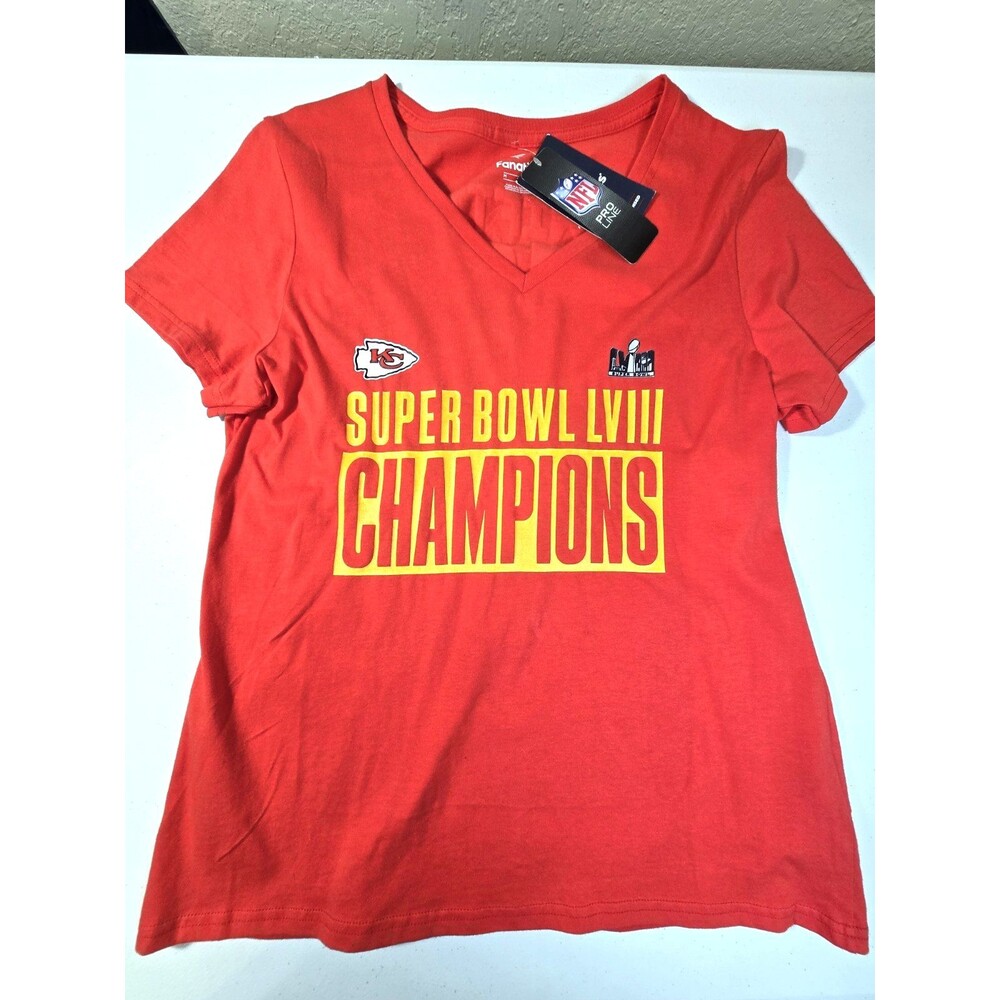 NWT KANSAS CITY CHIEFS WOMANS #13 SWIFTIE Tee SUper Bowl  SZ M Taylor Swift